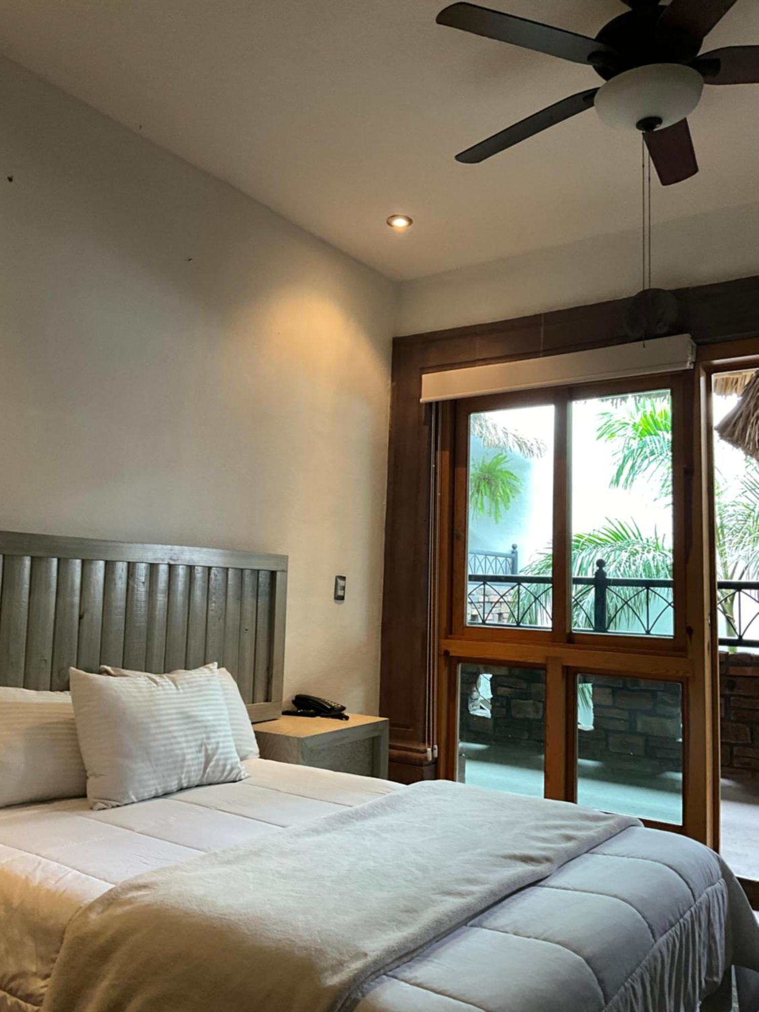 ホテル Casa Carmona 33 ケレタロ エクステリア 写真