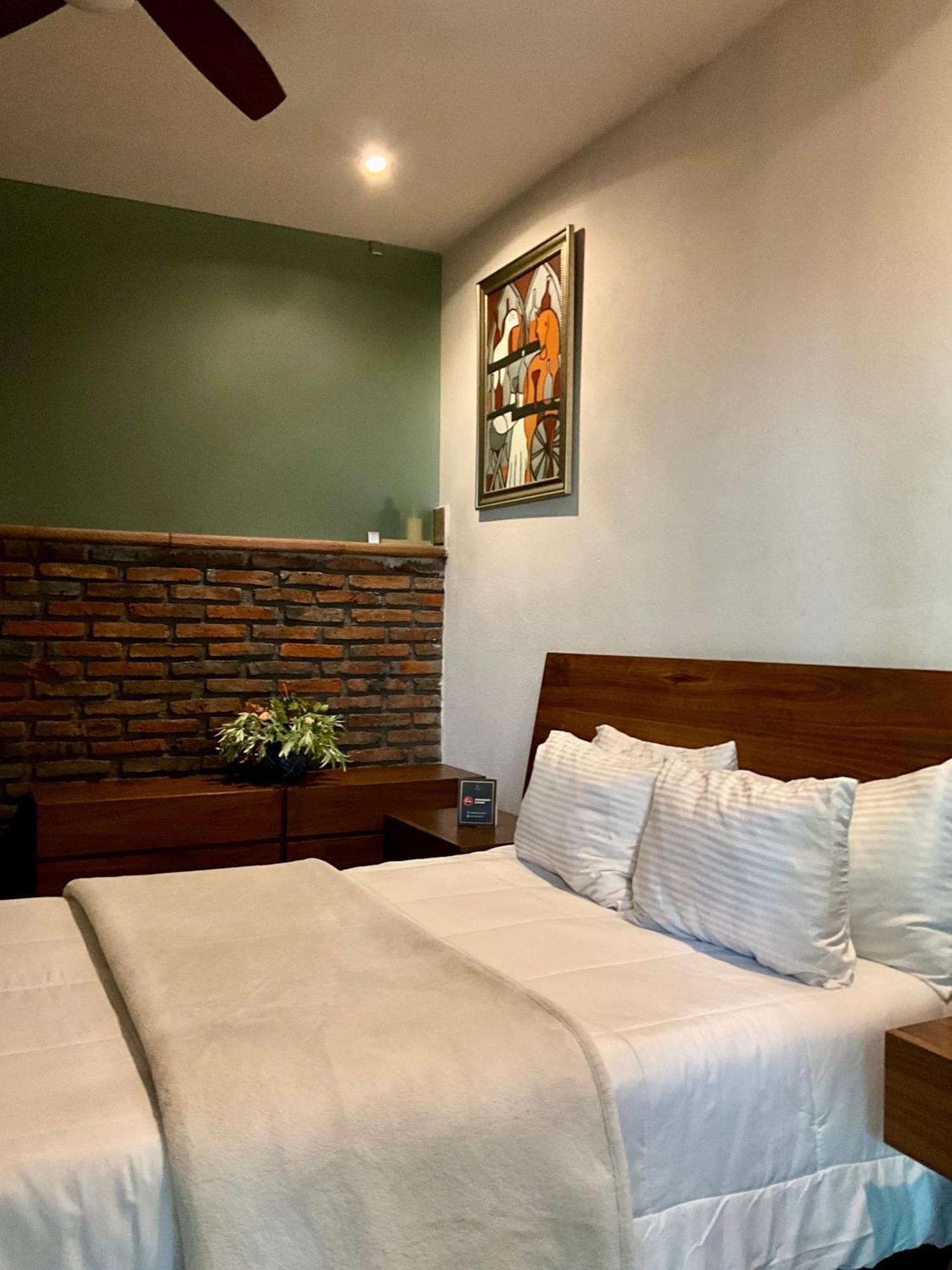 ホテル Casa Carmona 33 ケレタロ エクステリア 写真