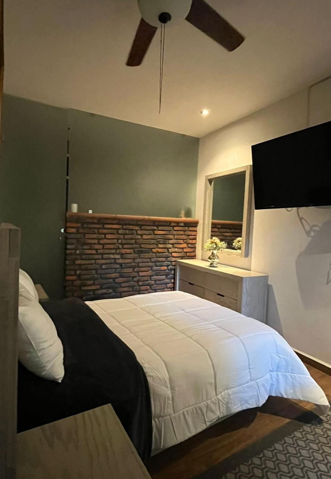 ホテル Casa Carmona 33 ケレタロ エクステリア 写真