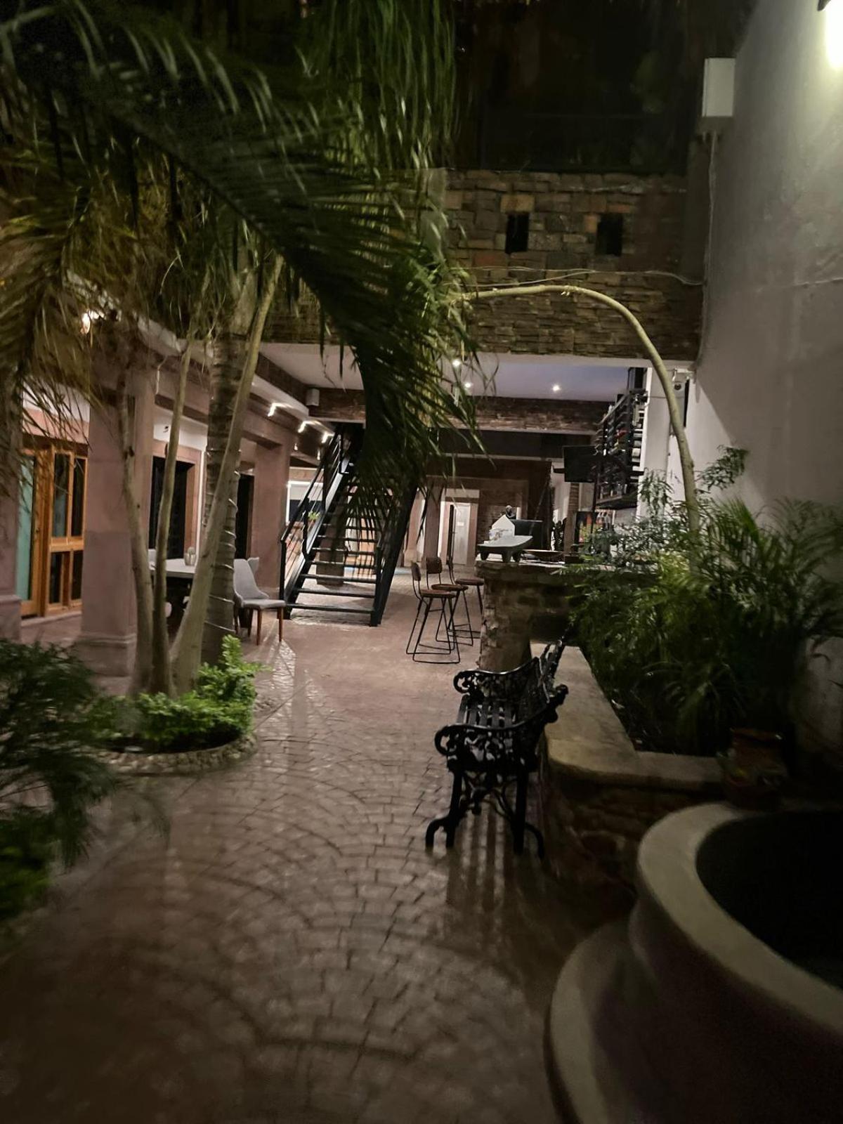 ホテル Casa Carmona 33 ケレタロ エクステリア 写真